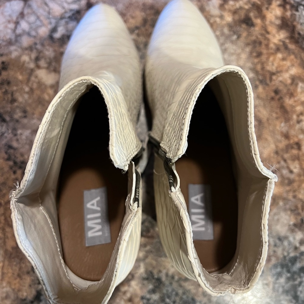 Bootie - Picture 5 of 7